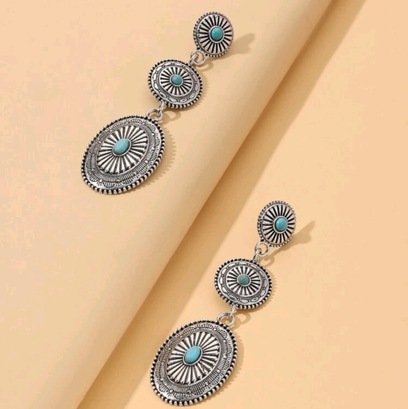 Earring - Picture 3 of 3